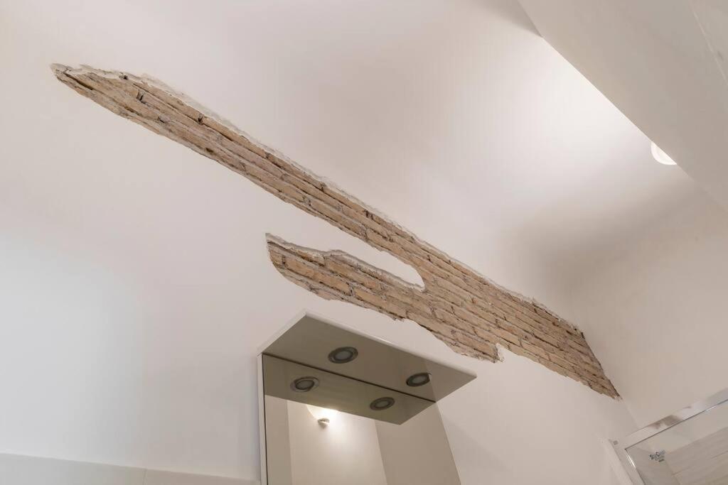 2 Minutes From The Colosseum - Luxury Appartamento
